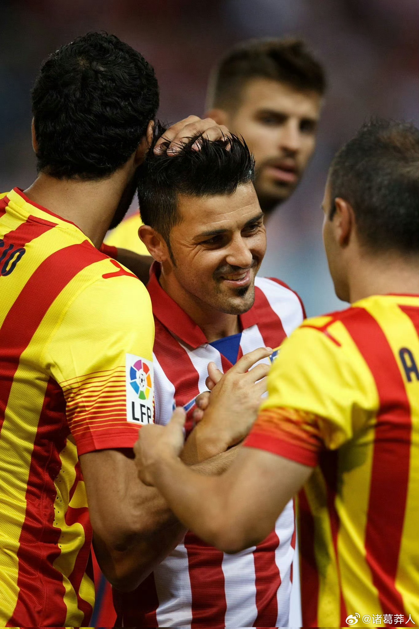 比利亚：梅西无可替代，踢中场比哈维、伊涅斯塔更强大卫·比利亚做客播客节目《心灵共