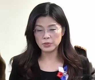郑丽文当选国民党主席后开口闭口“九二共识”，反对军费增长，表面喊和平却绝口不提统