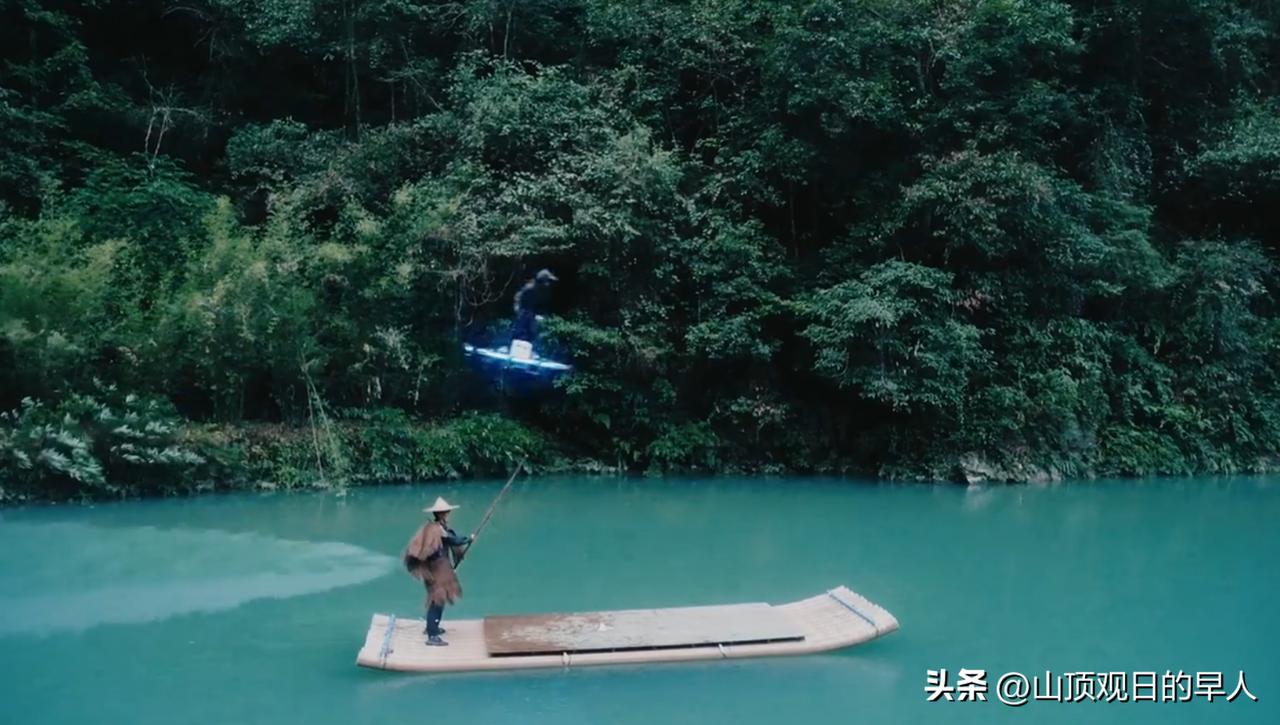 “中国人能飞！”
农村00后小伙手搓飞行滑板
把科幻照进了现实。
最近一条视频