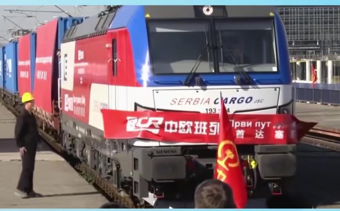 又一东欧国家在作死。
前几天，咱们的王毅外长到访波兰，商量开通中欧班列的事，波兰