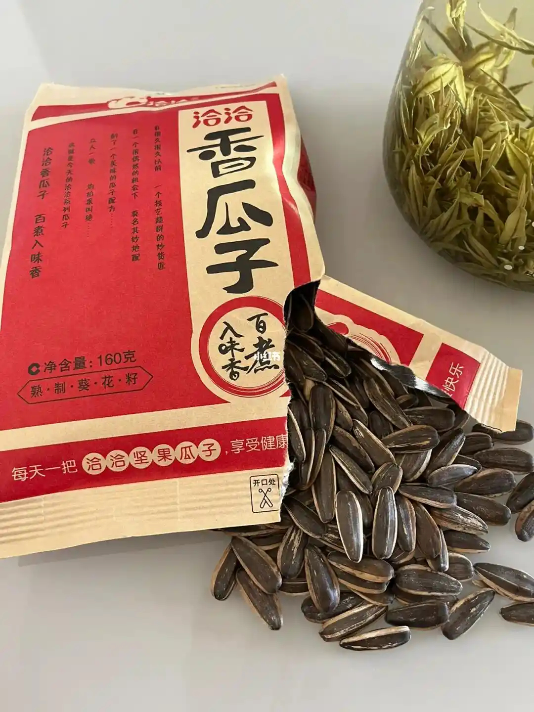 美国制裁洽洽瓜子思念水饺 哈？看到这个热搜突然好想嗑瓜子吃水饺。这食物有什么好制