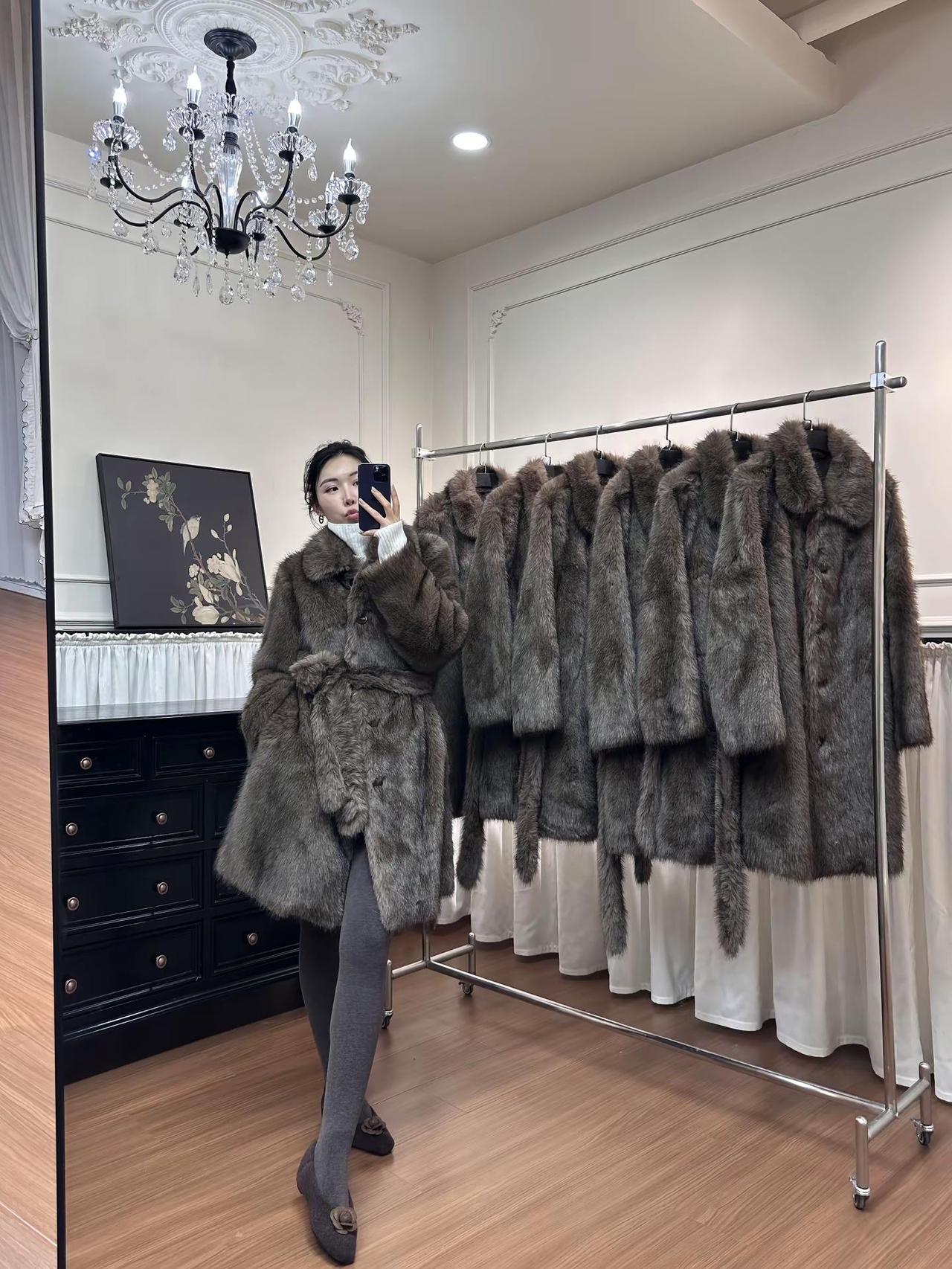 我不允许我的姐妹们还没有拥有这件400多的紫貂！！