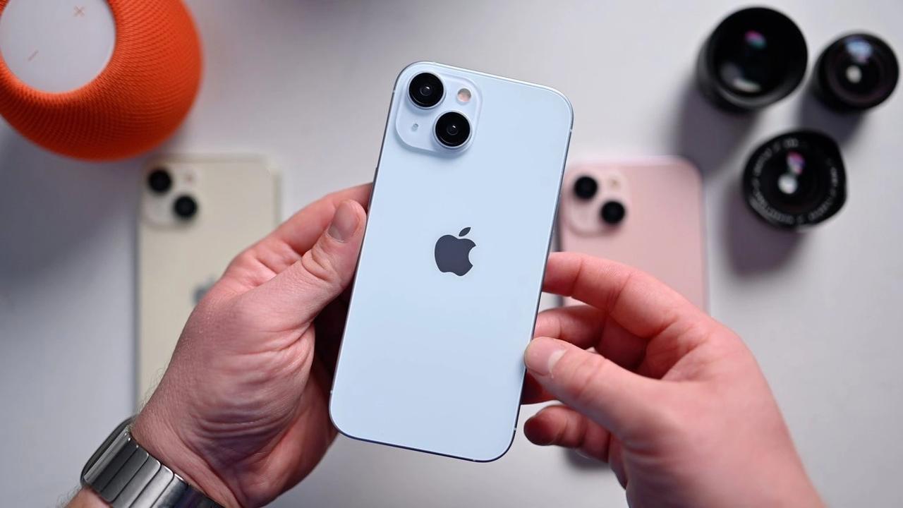 iPhone15系列最新机模上手图来了，这波颜值设计，安卓这边确实难以招架啊！[