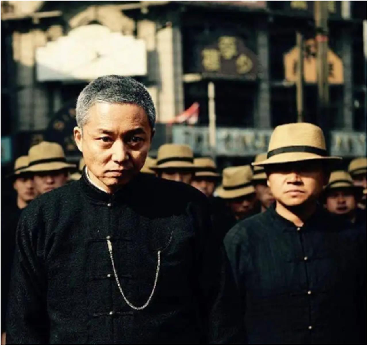 《银元时代生活史》的作者陈存仁这么写：这种上海黑社会人物现在都已成过去，但是有不