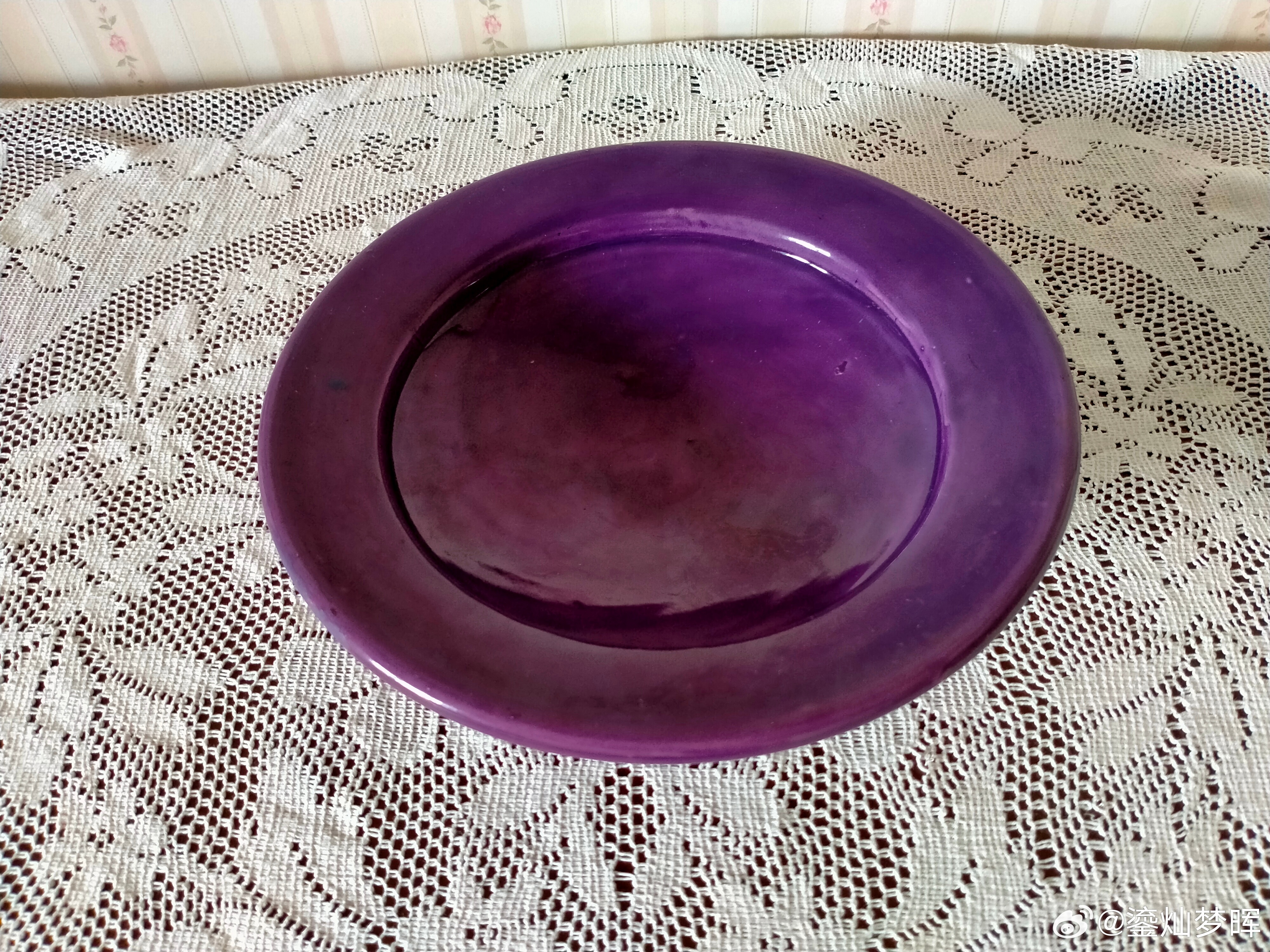 每周鉴赏收藏精品之北宋钧窑紫釉挂盘        北宋钧窑紫釉瓷器，按照现在的鉴