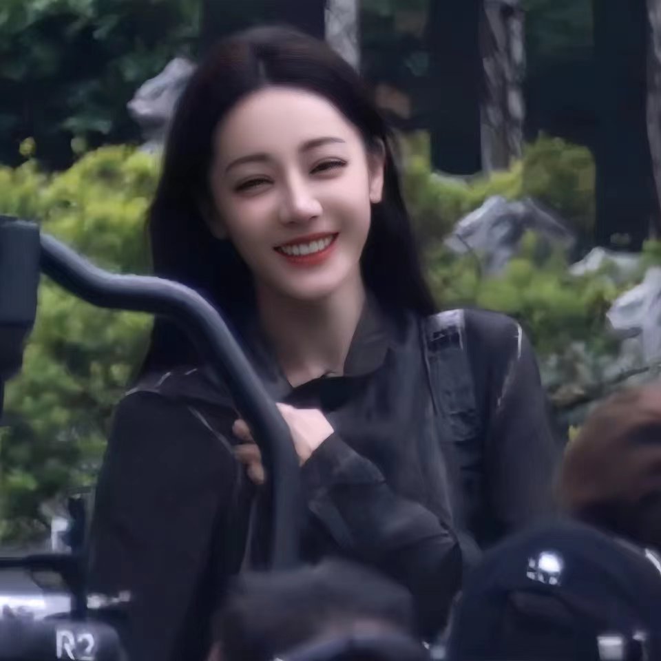 中国的命运与世界的命运紧密相关，我们要把弘扬爱国主义精神与扩大对外开放结合进来，