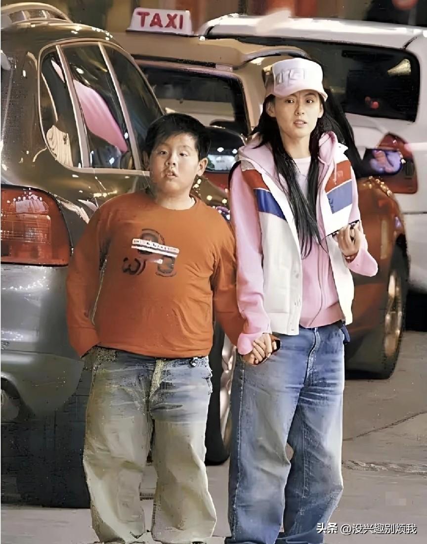 2006年，张柏芝和她同父异母弟弟