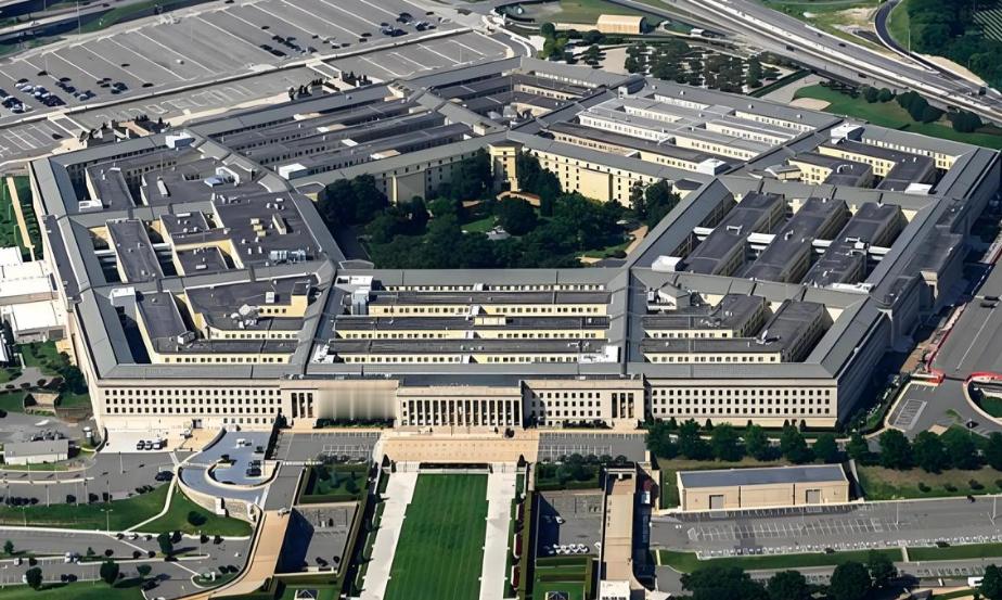 《防务快报》消息，美国国防部最近下了个“封口令”。内部文件明确规定：所有在职人员
