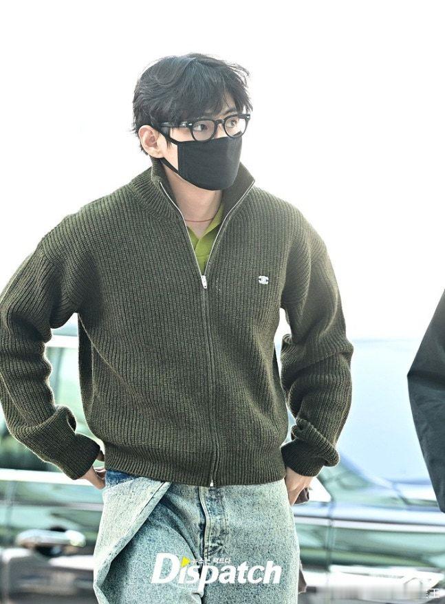 12日，BTS 经仁川机场出发，前往美国出席海外日程。 