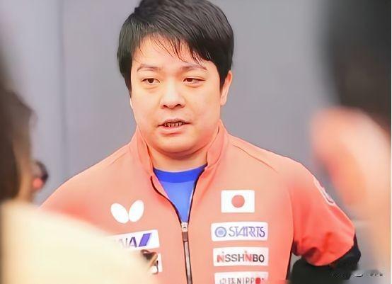 太敢说了！5月11日日本队输球发布会，主教练岸川圣当场撕破脸，直接点名张本智和：