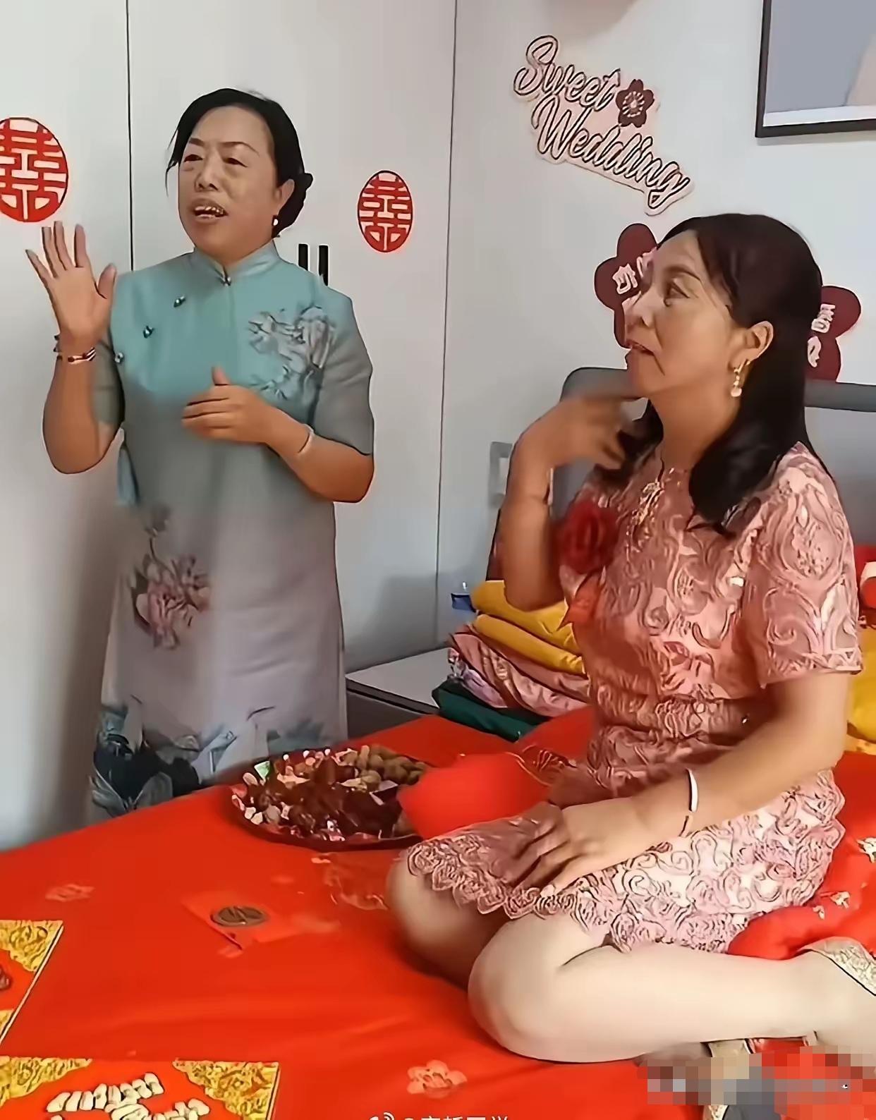 连性别都不是问题了，更可况是年龄的差距呢。没什么大惊小怪的，他同意，她满意，皆大