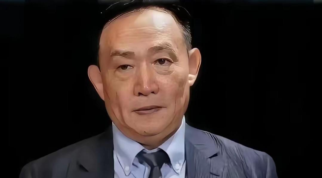 你以为是“开会讲大局”和“私下问配置”的矛盾，其实底下藏着一个更扎心的事：他先一