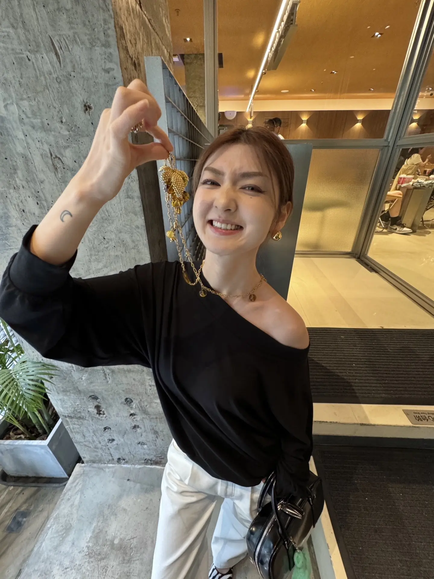 我认识一个女孩 她天真活泼可爱︎︎。