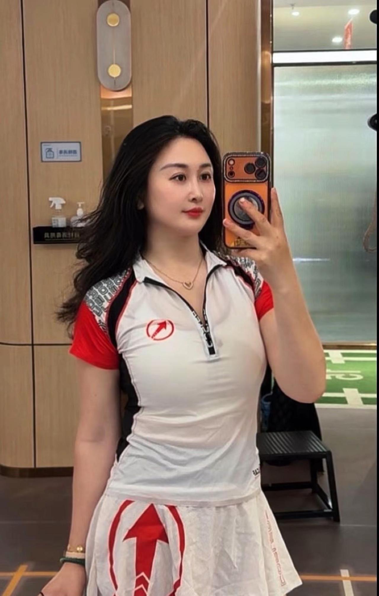 想吃什么就吃什么，如果没点体重，怎么能压得住在红尘中那颗蠢蠢欲动的心…健身女生穿