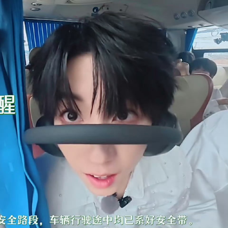 就真的好懵逼啊，杨博文在车上补觉睡醒看清楚情况就不想跟他们一起矫揉造作表演型人格