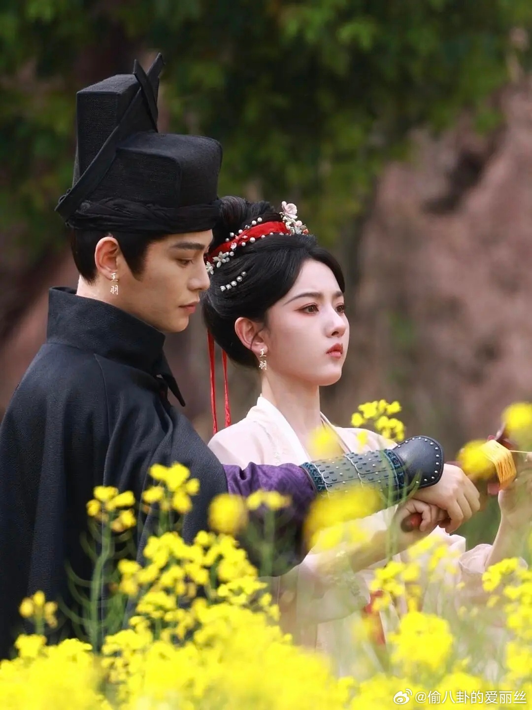 宋祖儿好像不太愿意和丁禹兮放风筝 