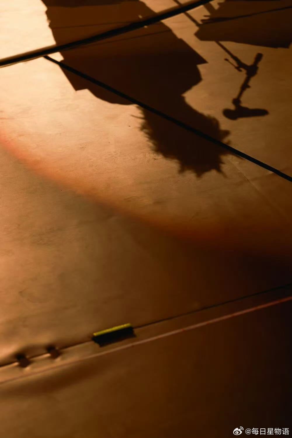 新裤子演唱会舞台剧透新裤子九宫格舞台碎片 新裤子今晚北京站舞台局部剧透照来袭，一