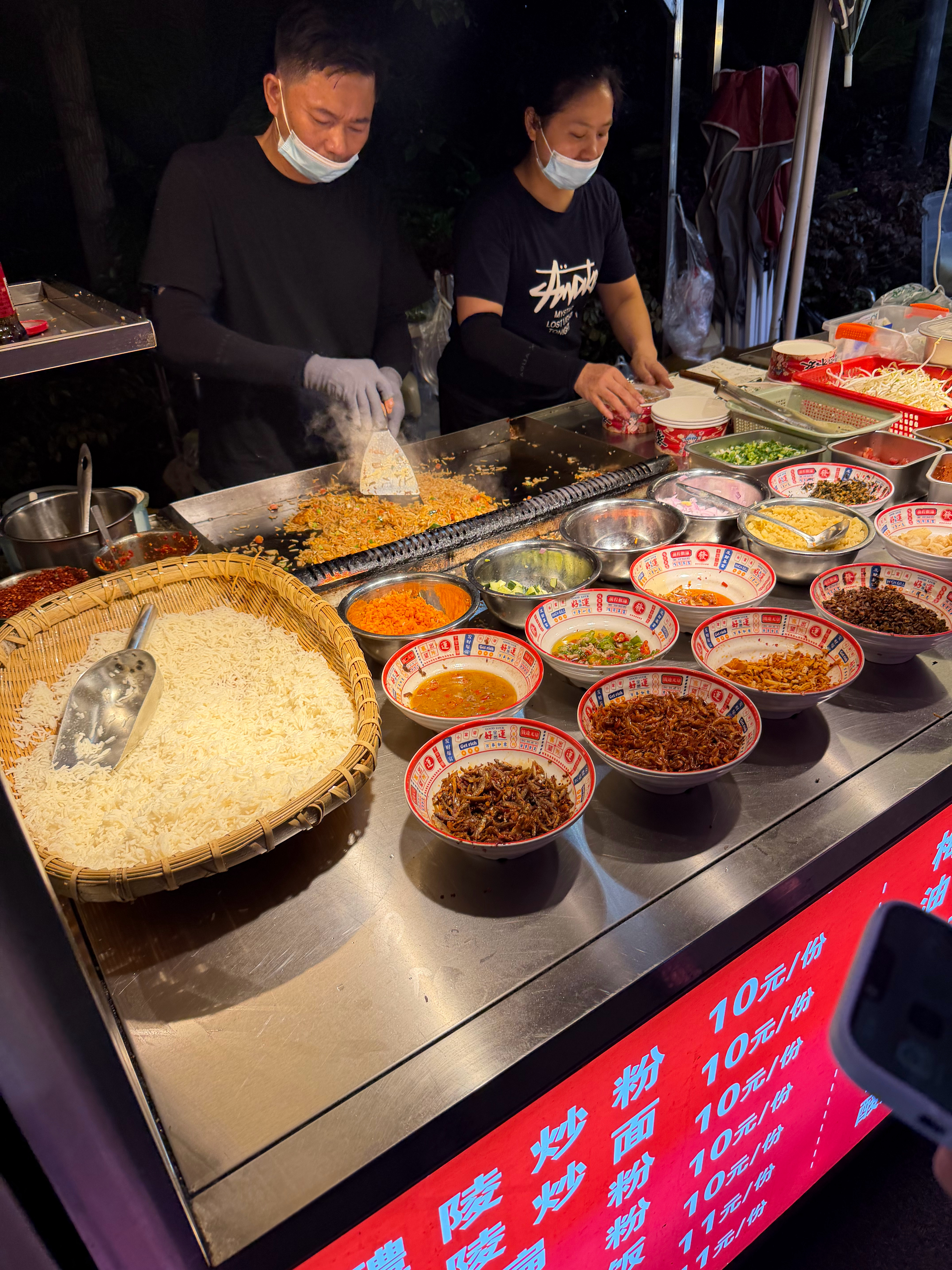 株洲夜市的炒饭，看起来就很热辣滚烫 