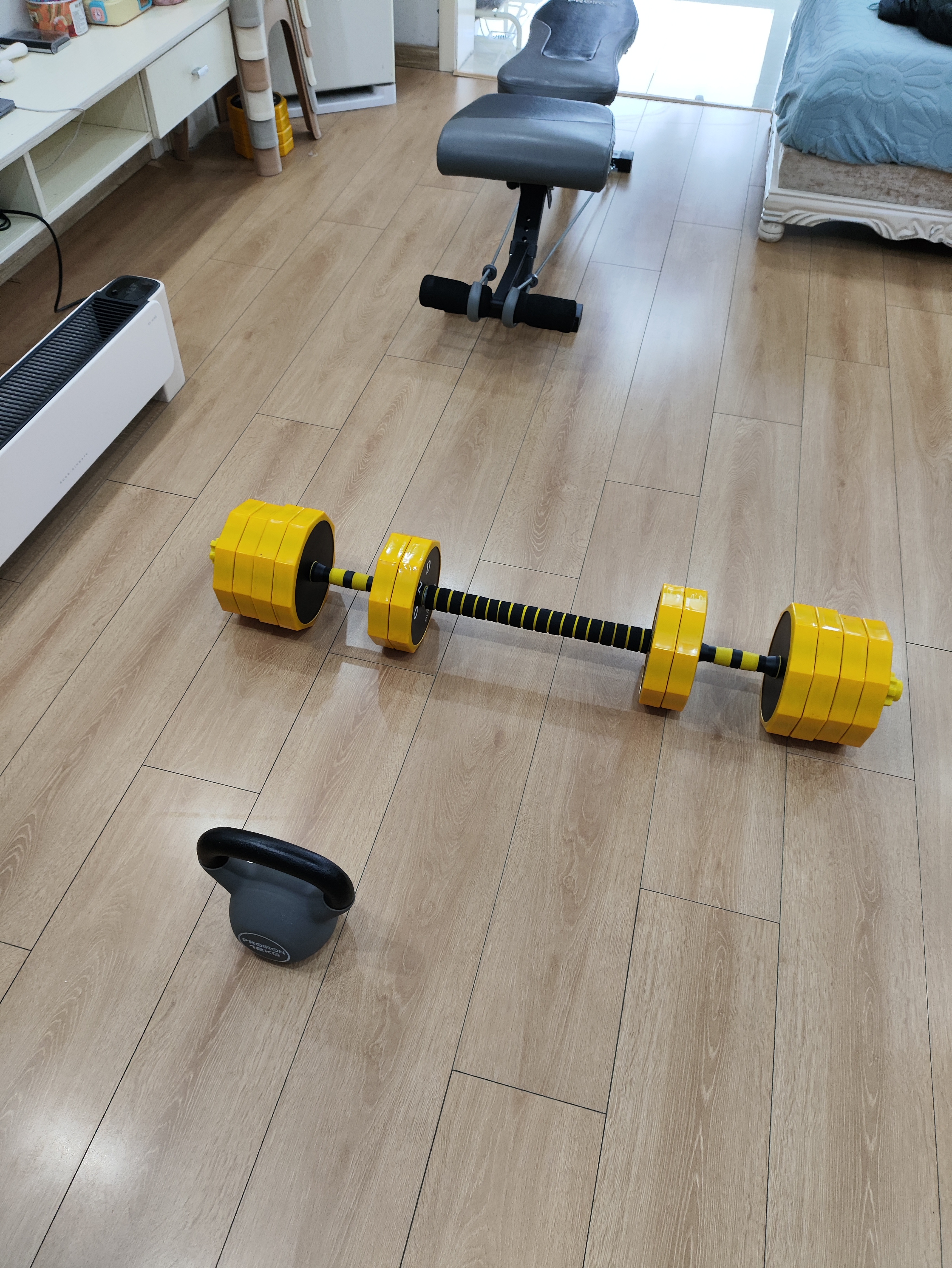 今儿力量，单杠正手引体向上3组15，反手被动悬吊卷腹5组55，俯卧撑2组42，弹