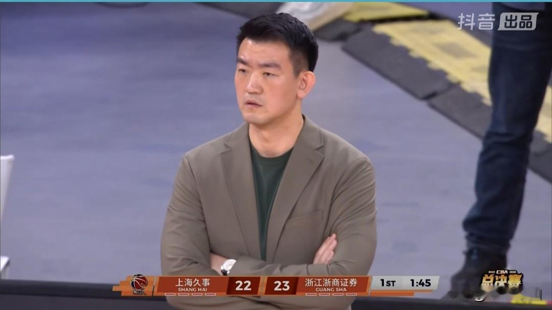 CBA总决赛G1半场结束上海54-48领先。
  5月26日晚，CBA总决赛G1
