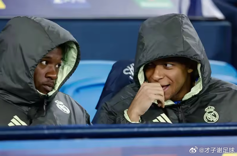 《马卡报》报道，皇马前锋姆巴佩已正式摆脱伤病困扰。在即将到来的马德里德比中，这位