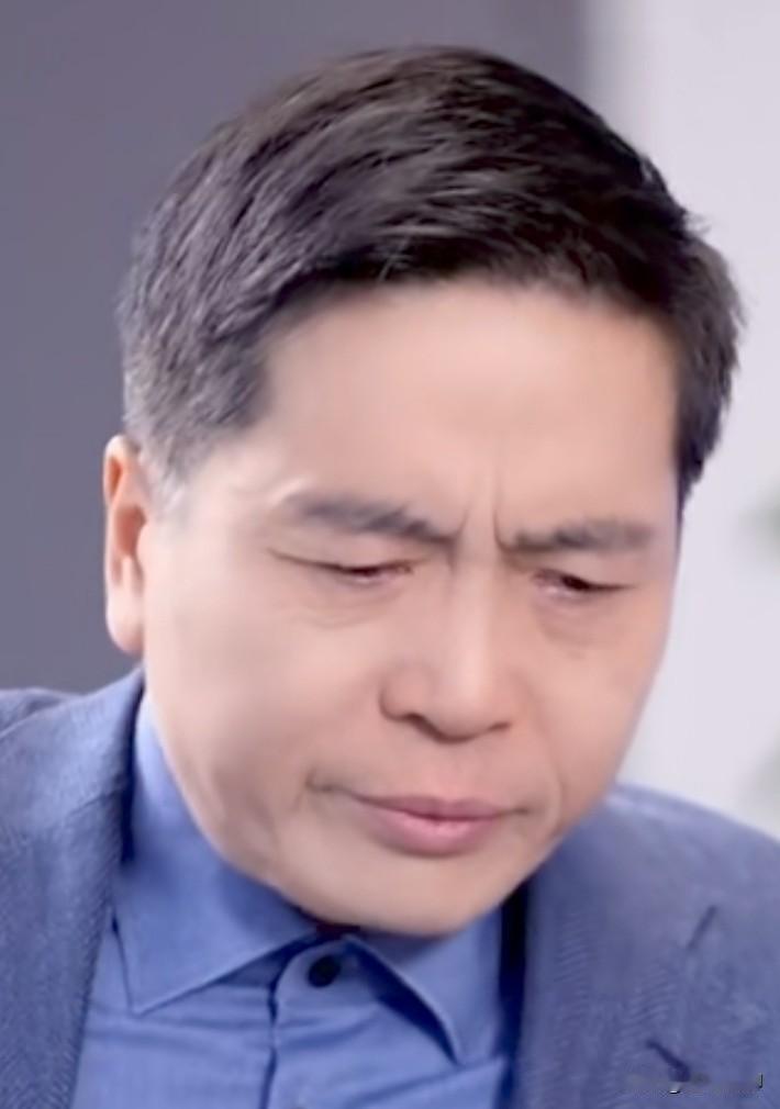 看见央视王宁采访朱松纯时，问他为什么要回国时，他几度哽咽说不出话，让人感受到他真