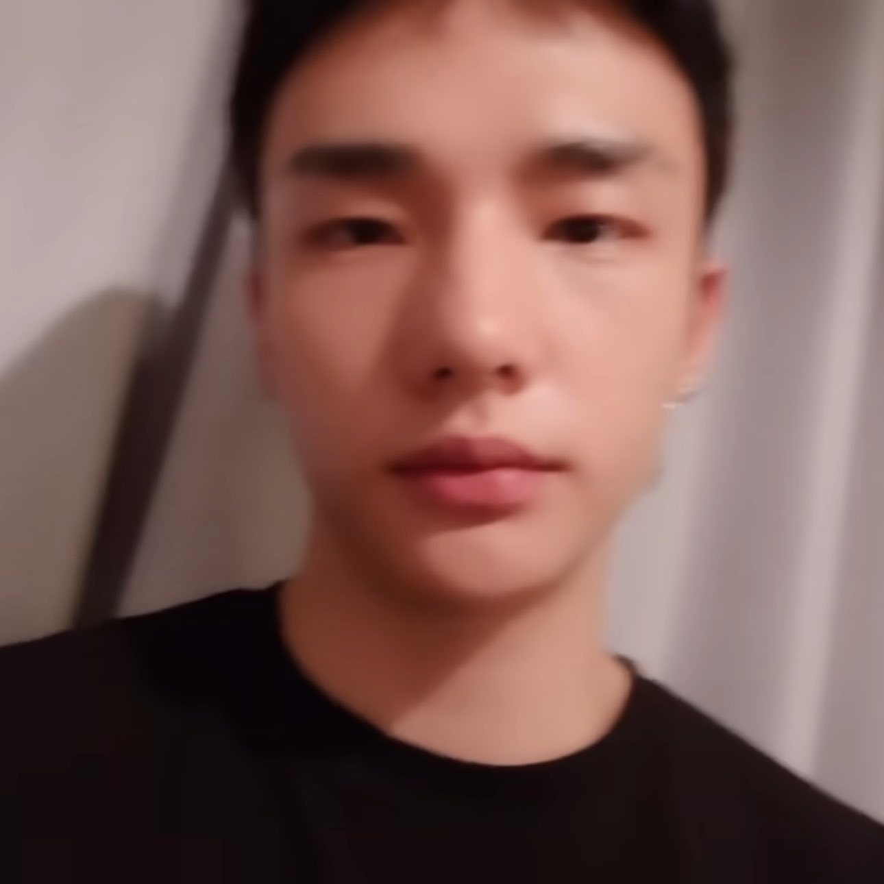 我不知道铉辰长这样啥意思 ​​​