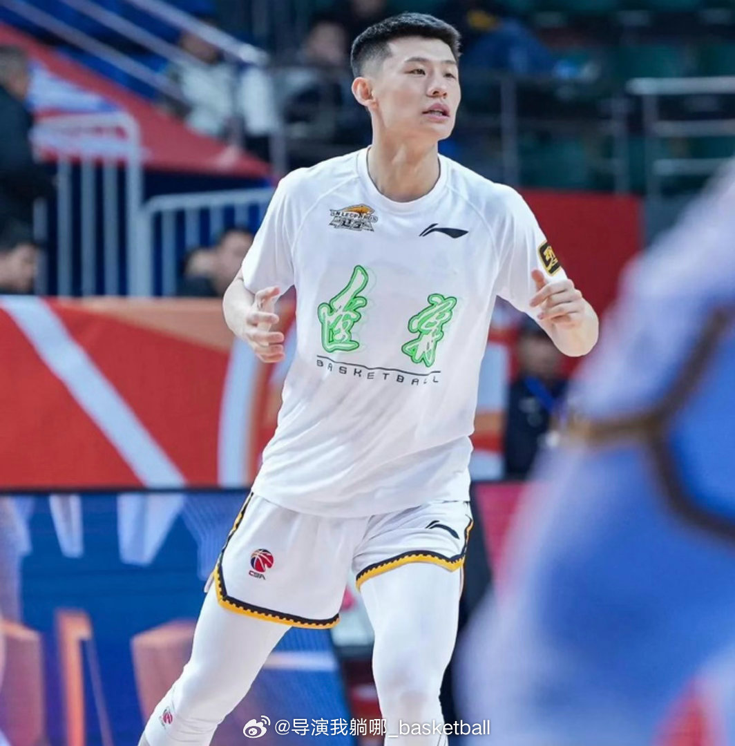 山东男篮用4年顶薪合同签下王岚嵚，王岚嵚的B类合同还剩下一年被直接买断，王岚嵚成