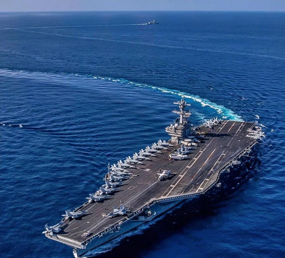 三艘航母齐聚伊朗周边海域

美军中央司令部于4月24日证实，“布什号”航空母舰正