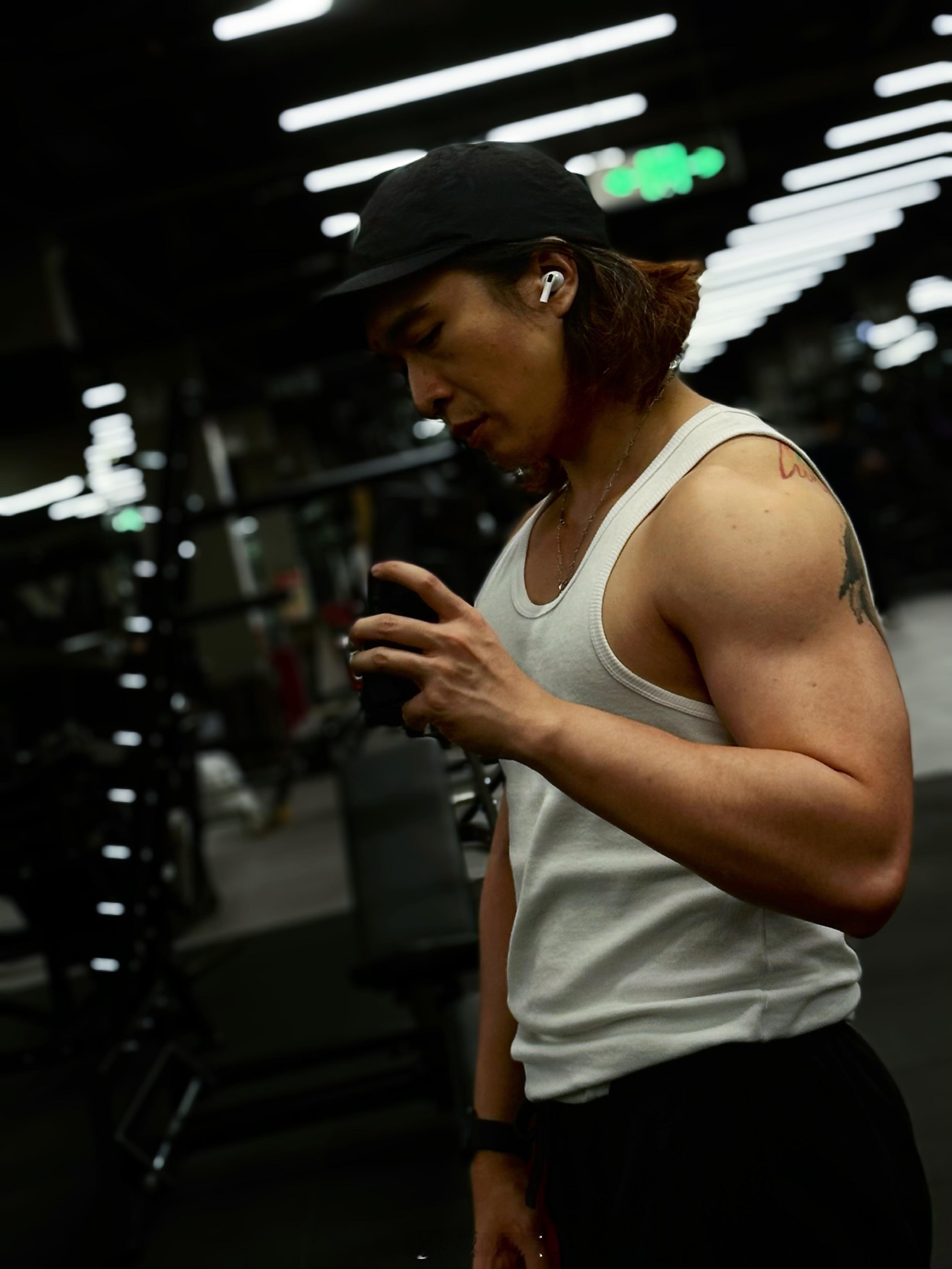 奔四阶段的小感悟：1、多让自己痛，肌肉酸痛到神经痛，能刺激新的神经回路，恢复后能