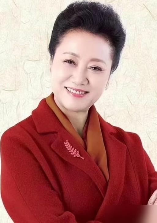 拿遍影后，72岁潘虹走路都晃，双手浮肿；演了一辈子配角，70岁王丽云却精神饱满，