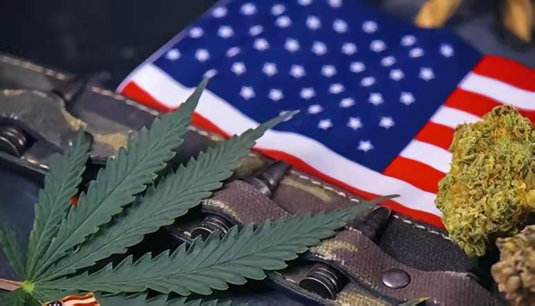 这事很特朗普、很美国！

当地时间2025年12月18日，美国总统特朗普签署行政