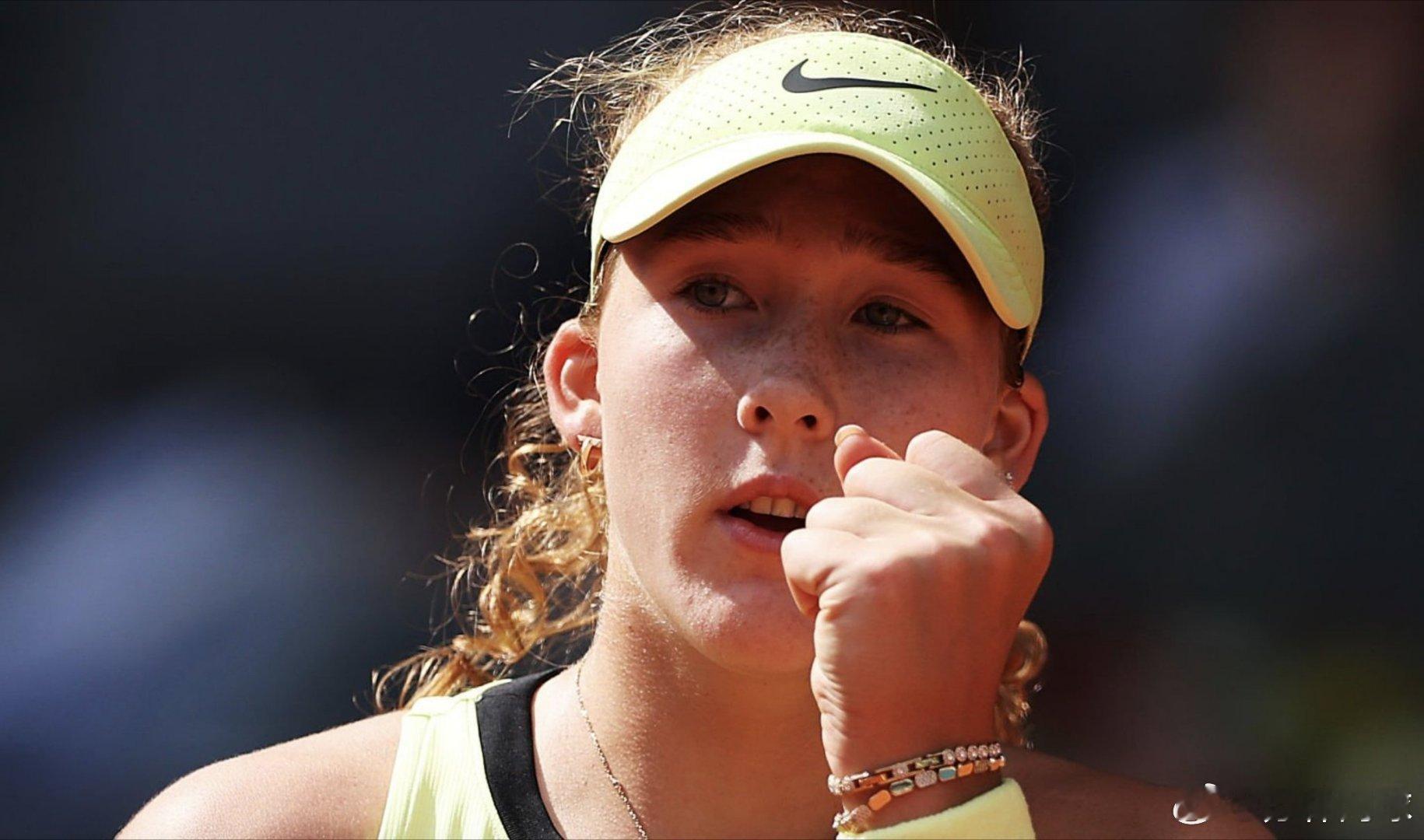 🇷🇺19岁的安德烈娃6-3/7-6（8）击败巴蒂斯特🇺🇸，晋级个人第3个