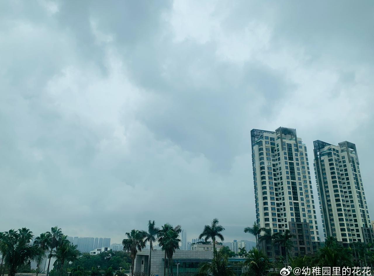 好像回南天一样，又闷又热又潮。 ​​​