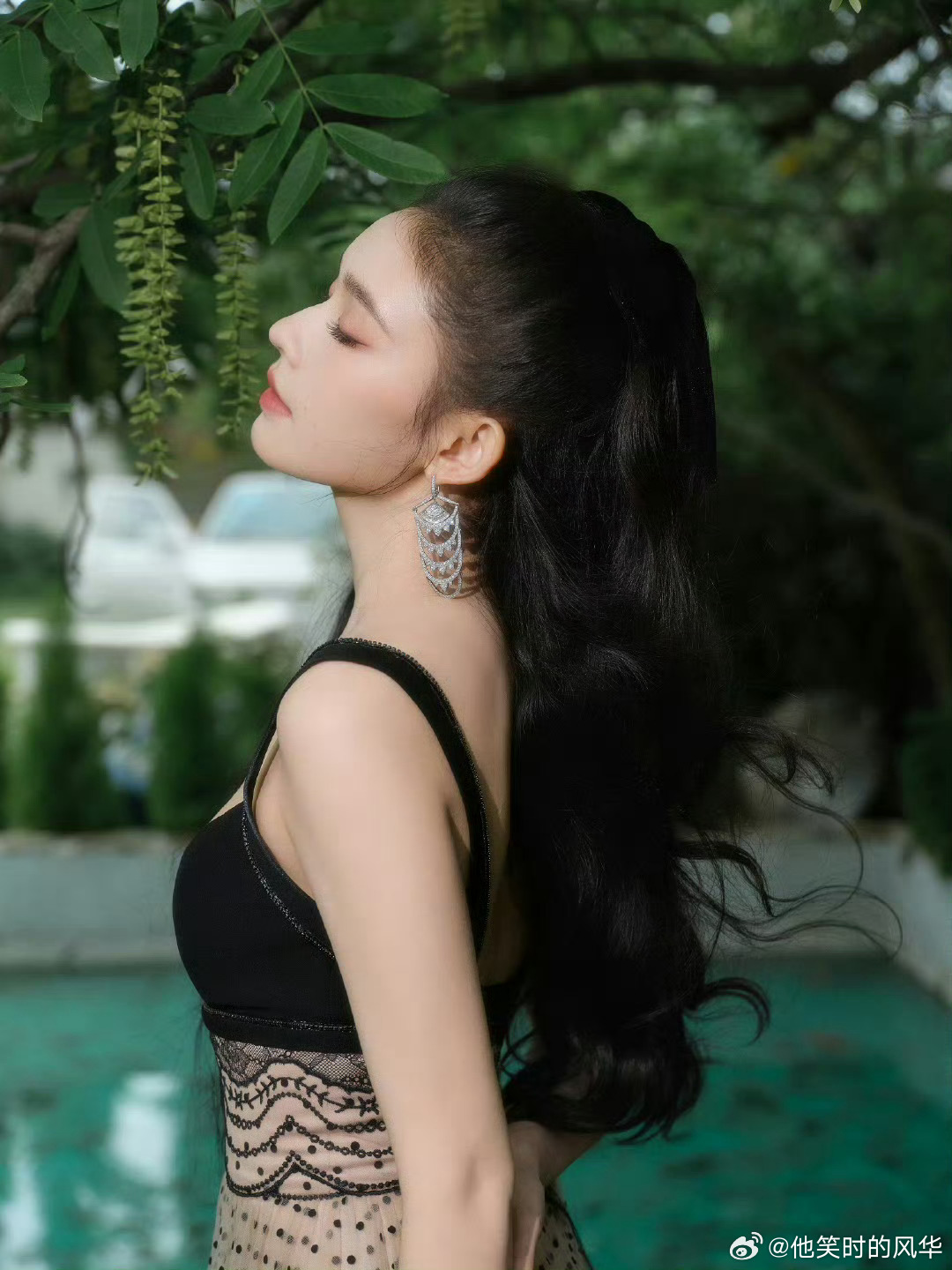 林允看得出她是公主 哇呀，林允新造型简直美到极致。公主半扎发配上波点吊带长裙，如