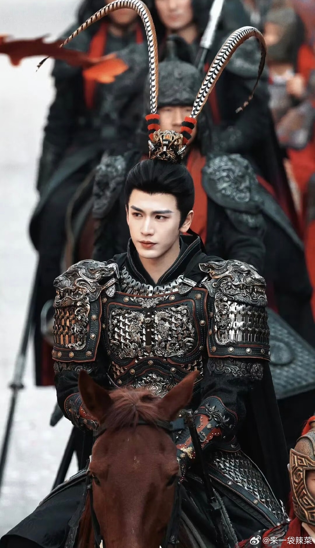 张凌赫成为95第一且唯一，三平台破万男主。🐧🥝逐玉，👖度华年。什么实力逐玉