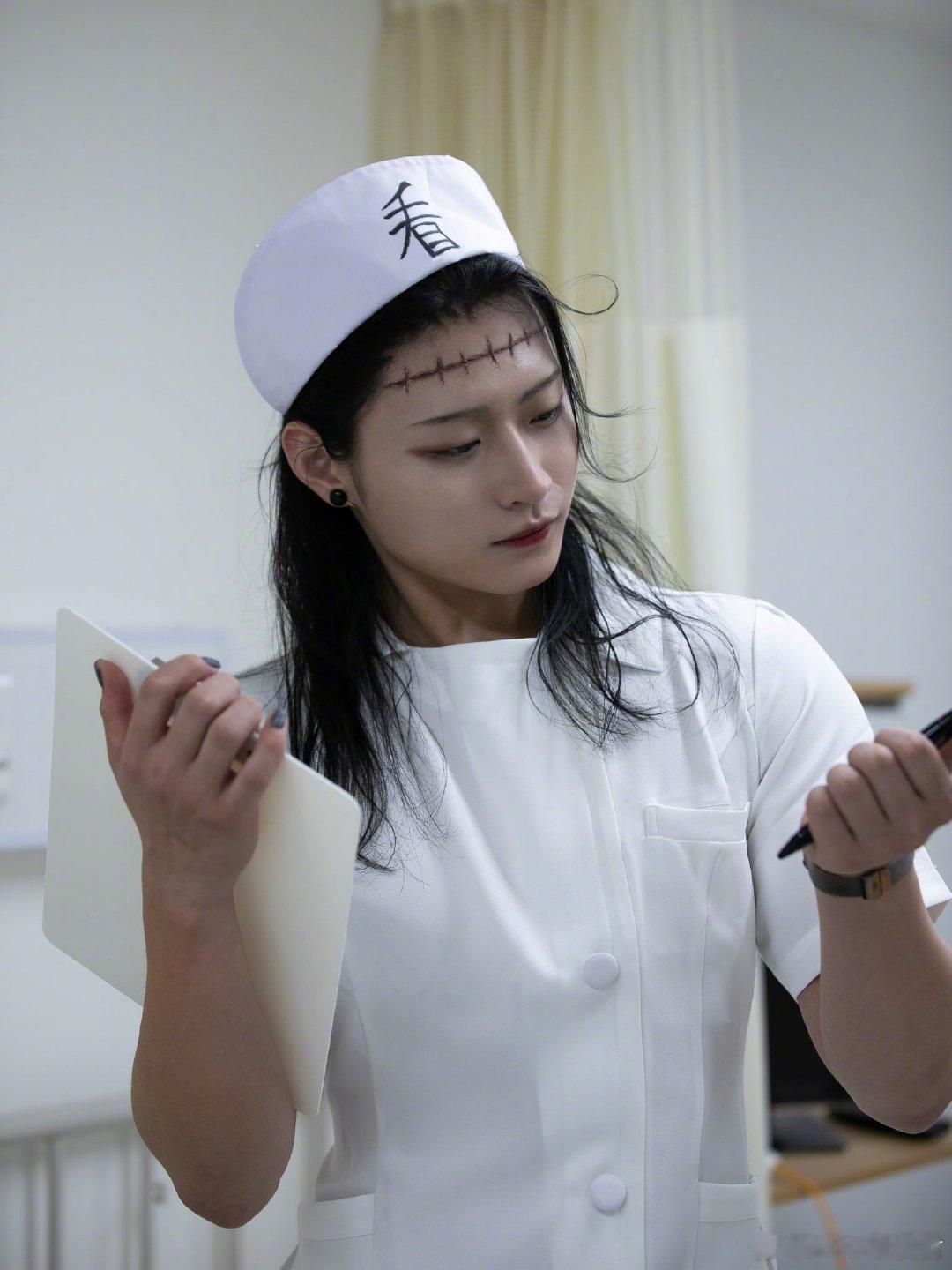 #咒术回战# 以cos夏油杰/羂索知名的涡-uzu，这次cos成了护士羂索😆 