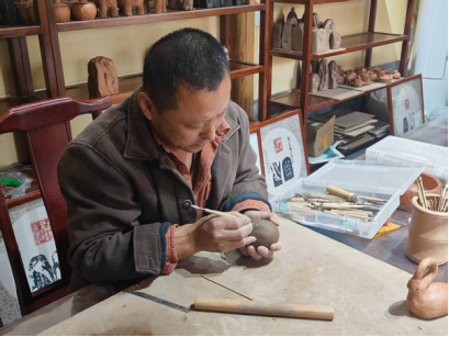 秦岭笑谈 【探黄河瑰宝承匠心技艺 曲师大学子盐窝镇寻访澄泥雕塑非遗魅力】曲阜师范