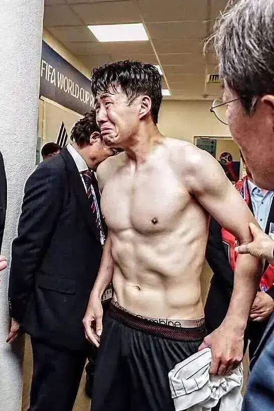 韩国队人品太差了，只有西班牙帮了他们一把！明日的比赛，在克罗地亚不输加纳的情况下