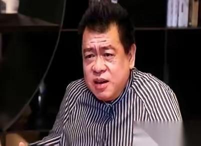 突然想起好几年前那个女演员。
剧正火，人正红，海报贴得到处都是。
然后，一夜之间