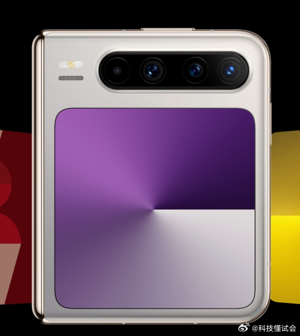 为何多家厂商布局阔折叠我觉得阔折叠的可玩性还是蛮高的，比起大折叠和小折叠，它这个