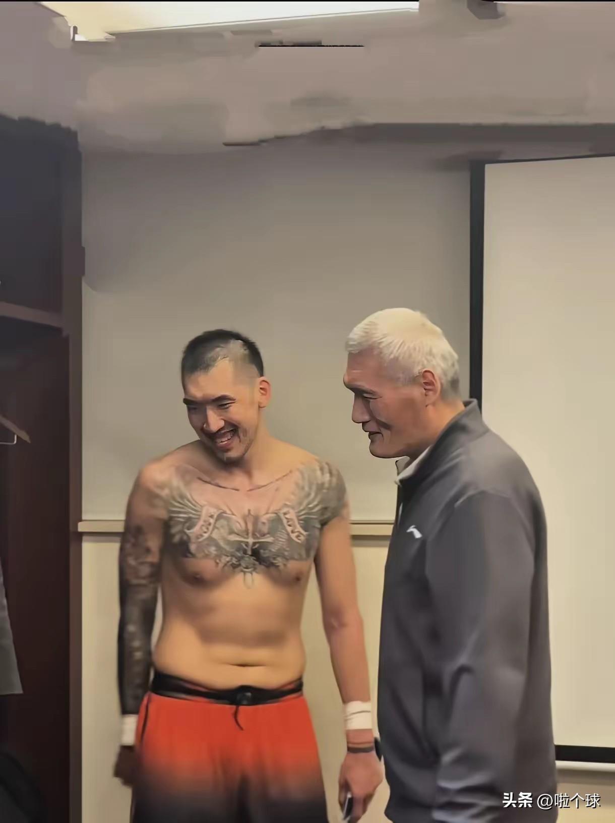 关于陶汉林的纹身，当年的巩导这么说的：
陶汉林纹身这个东西，他这个个人的这种，当