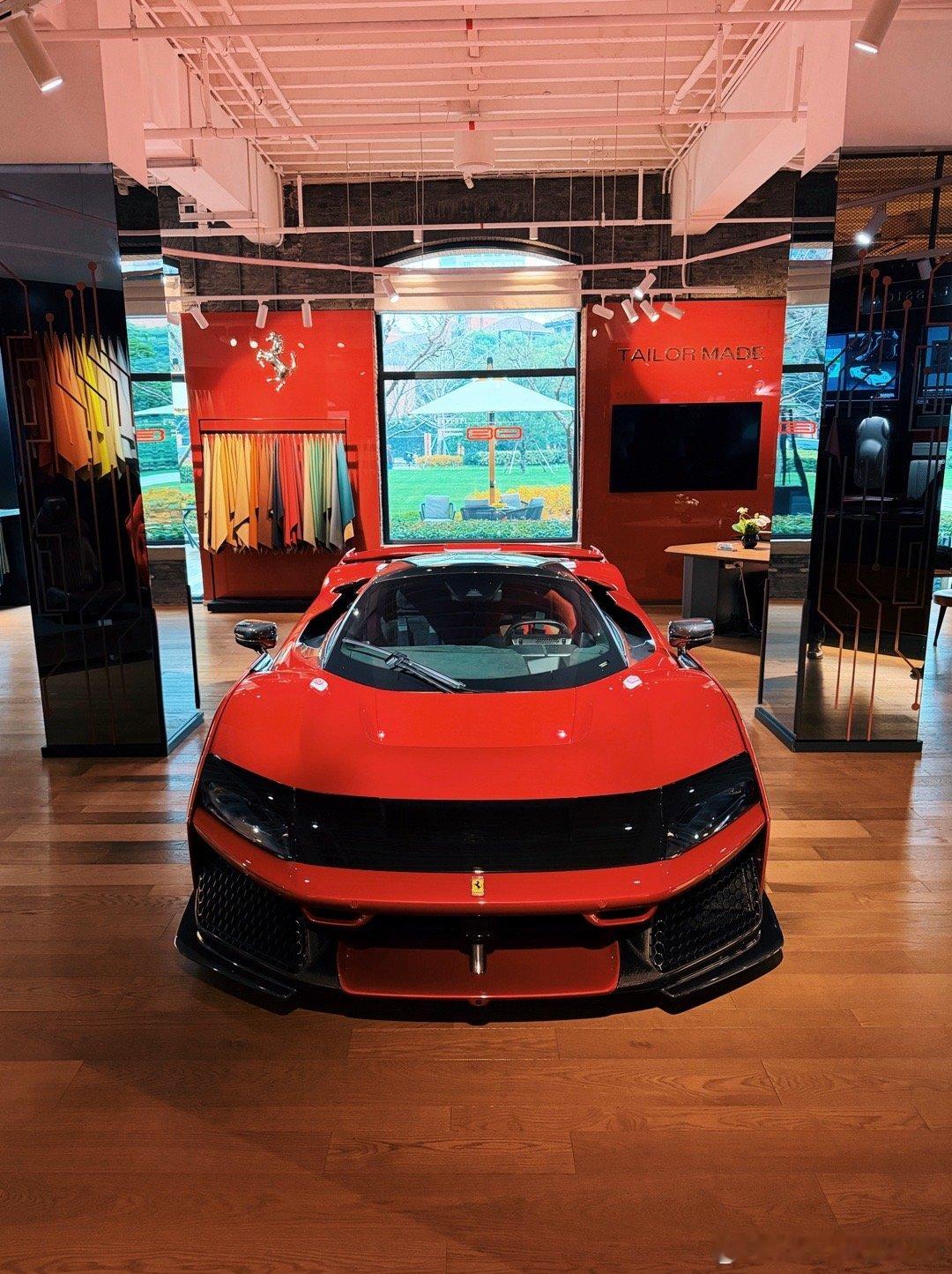 都忘记发昨天从沙特飞机落地浦东后直接赶往Casa Ferrari 上海去看新旗舰