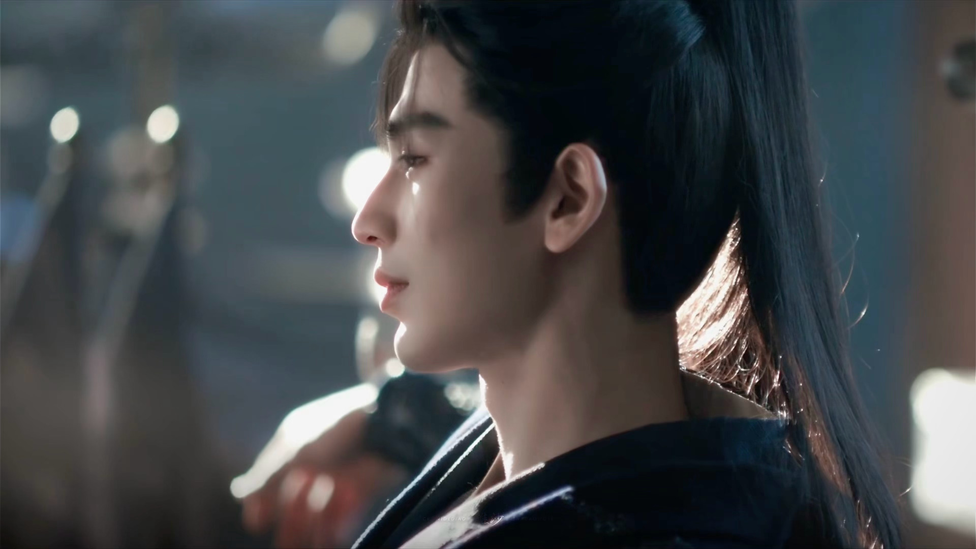 感受这个谢征从戏谑到狠戾完全上位者的压迫感 第一视角递耳朵那个镜头也很绝逐玉