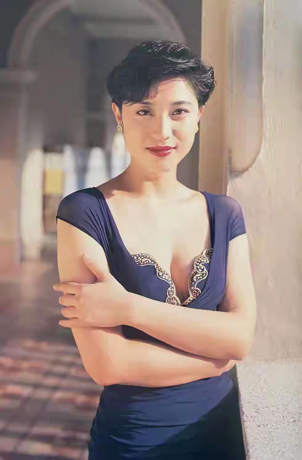 还认识这个安徽一姐的年龄应该不小了吧！