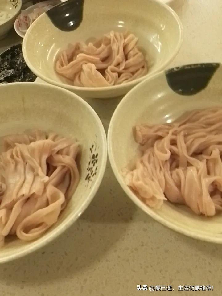 今天上班轮到我煮早餐，米线、面条、米干还有多种小料，煮品帽子很丰富。下厨早餐 打