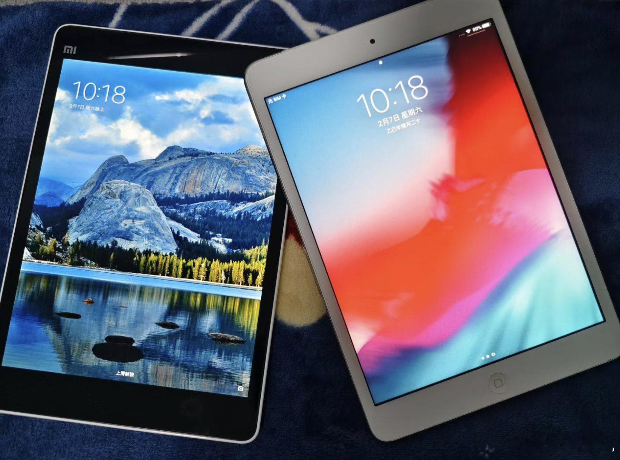 怀旧小抽屉 它们是同一时代的，同样是被淘汰的命运。不过 iPad mini 2 