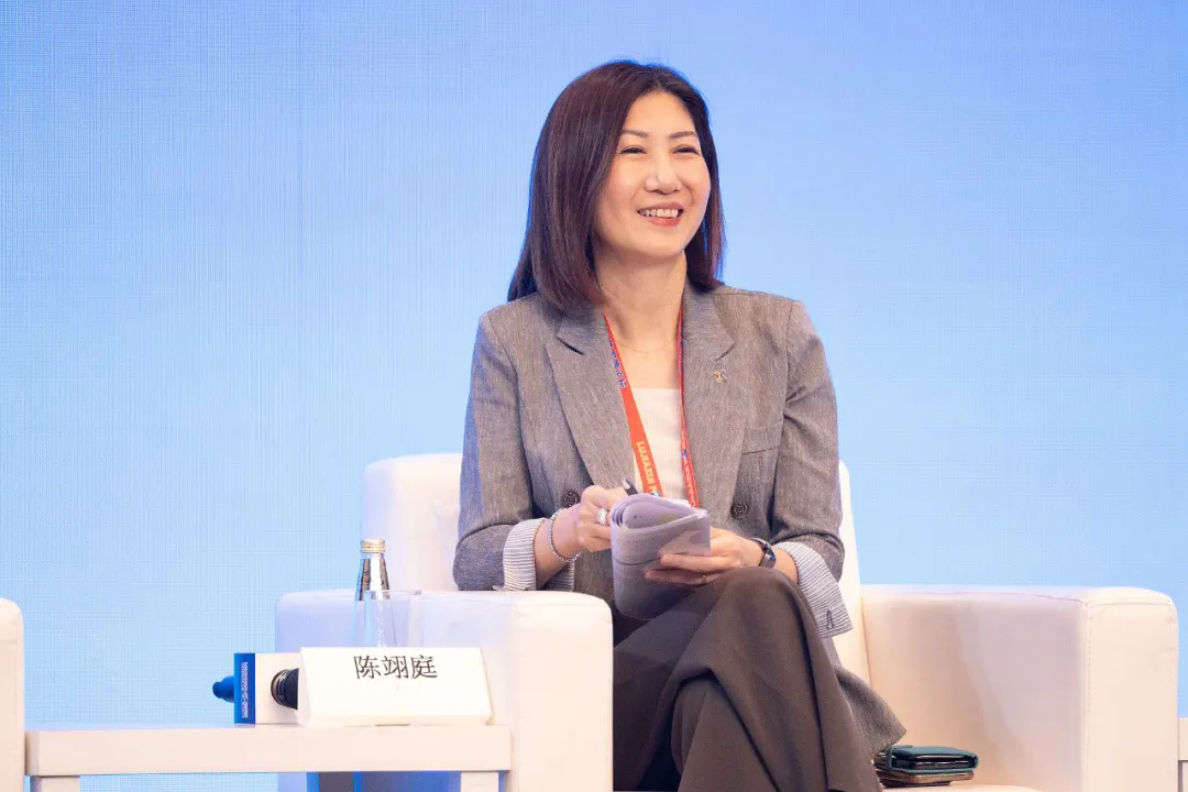 #港交所CEO年入3778万港元#【打工“女皇”陈翊庭再拿3年合同，基本年薪12