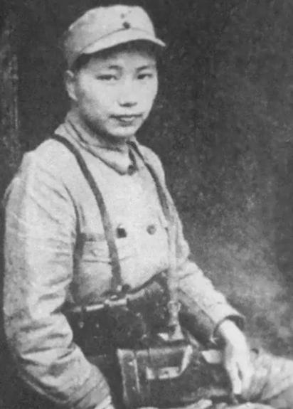 1937年，西路军女政委吴富莲被俘，敌人狞笑着威胁要把她交给弟兄们"享用"。当夜
