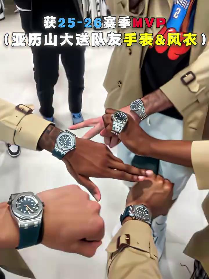 获25-26赛季MVP(亚历山大送队友手表&风衣)。
大佬在这里，SGA：感谢兄